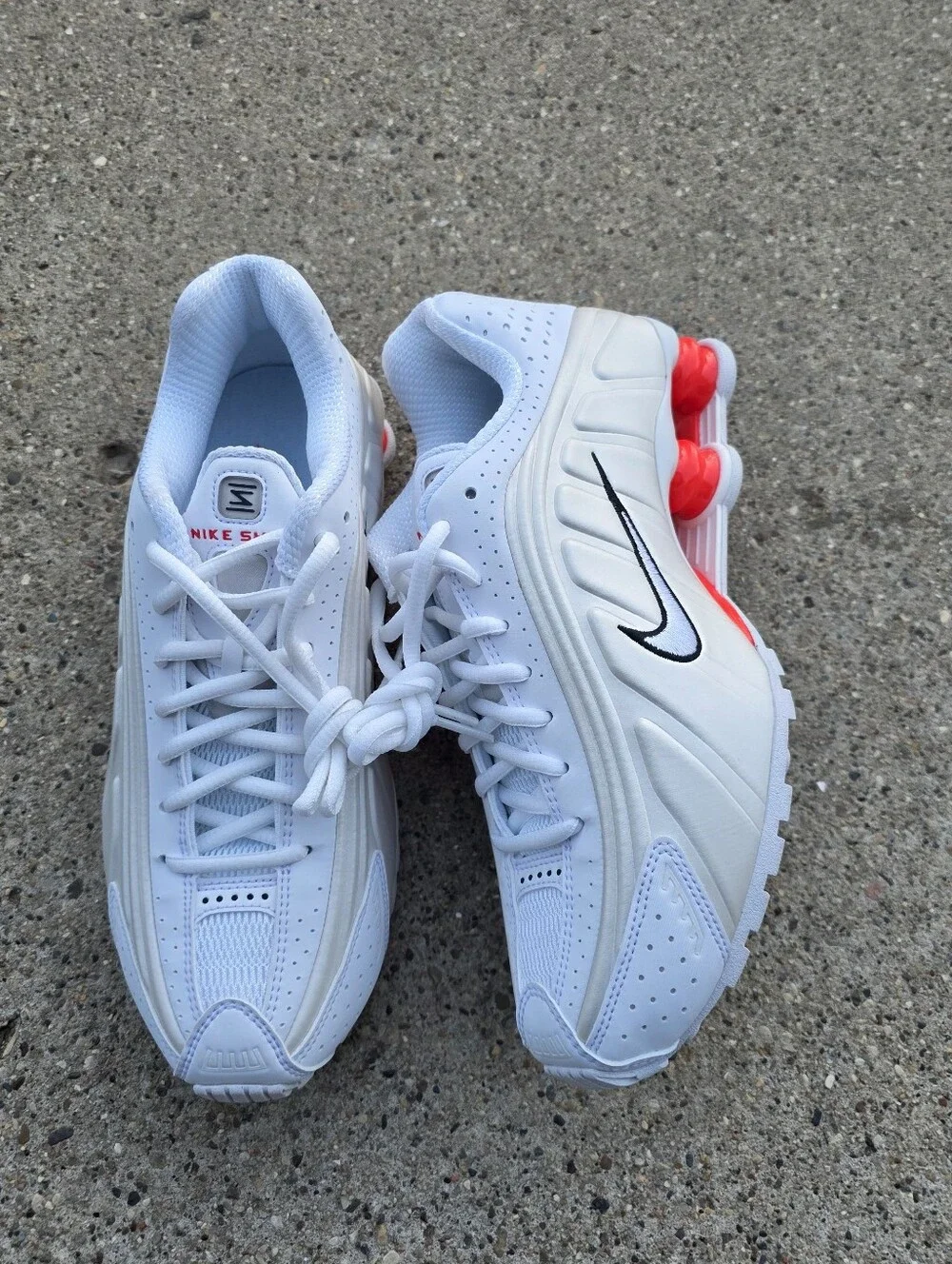Nike Women's Shox R4 sneakers Women Size 8